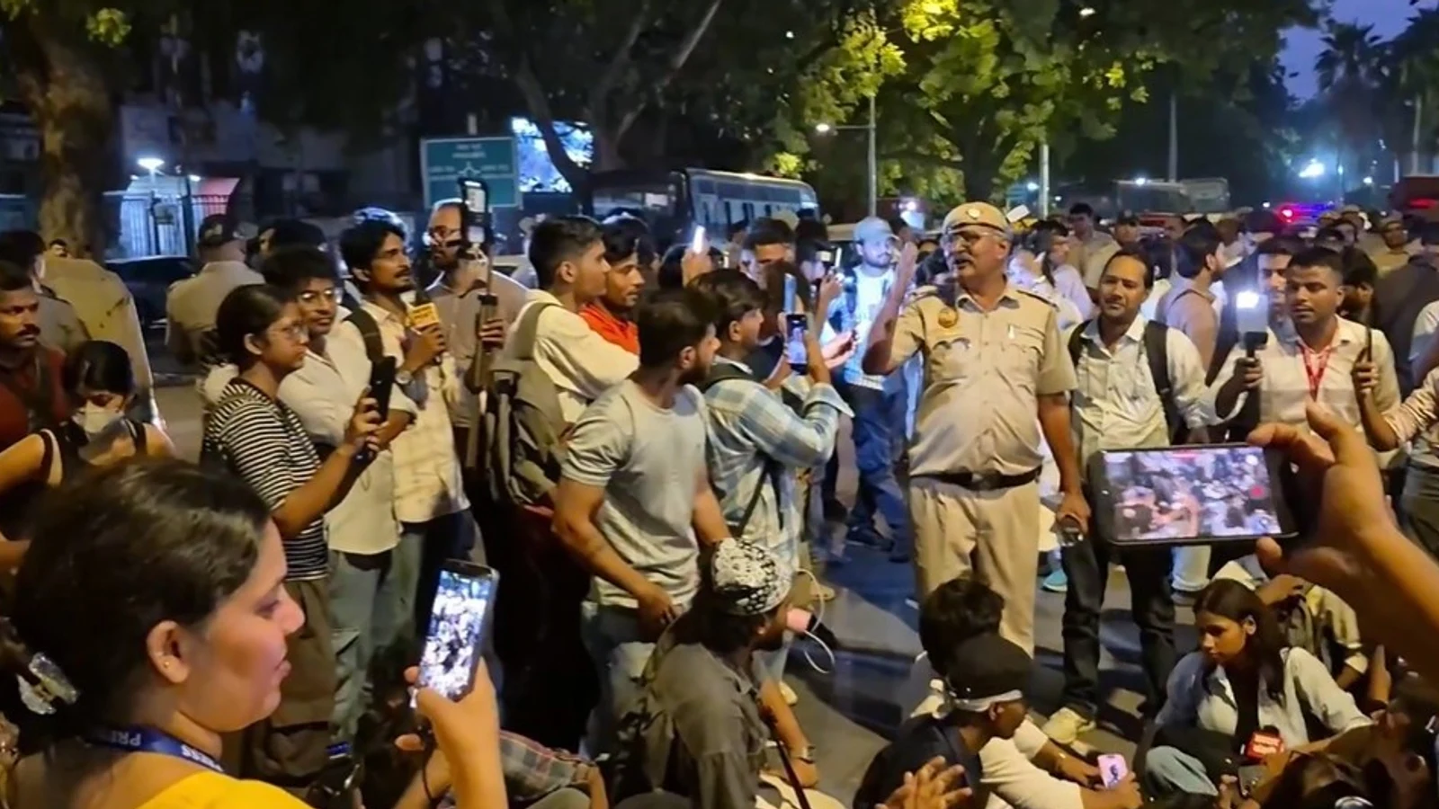 महिला पत्रकारों के आरोपों से घिरी दिल्ली पुलिस, जंतर-मंतर मामले की जांच क्राइम ब्रांच