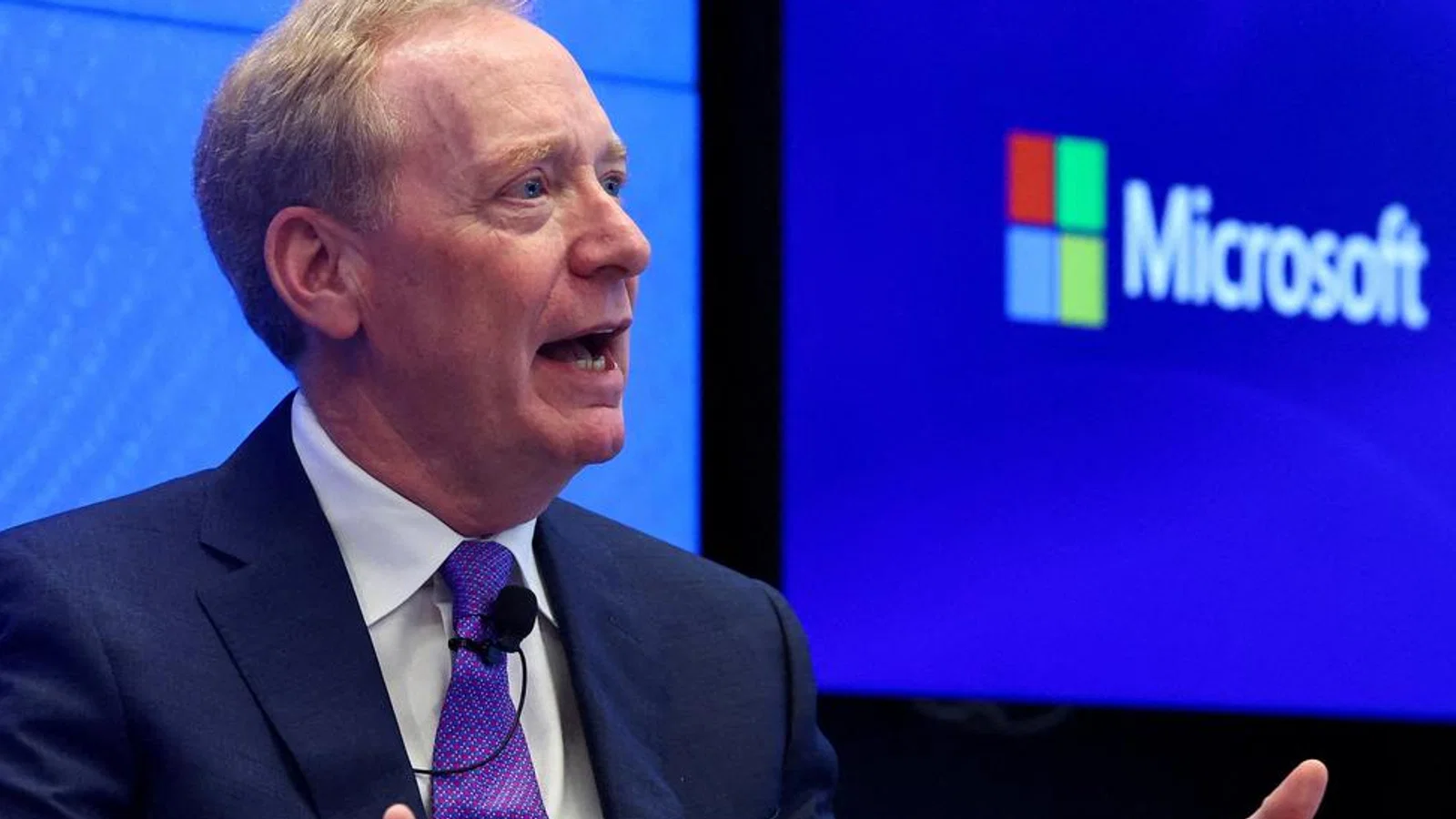 Microsoft राष्ट्रपति ने दी चेतावनी Trump’s H-1B crackdown could push top AI talent abroad