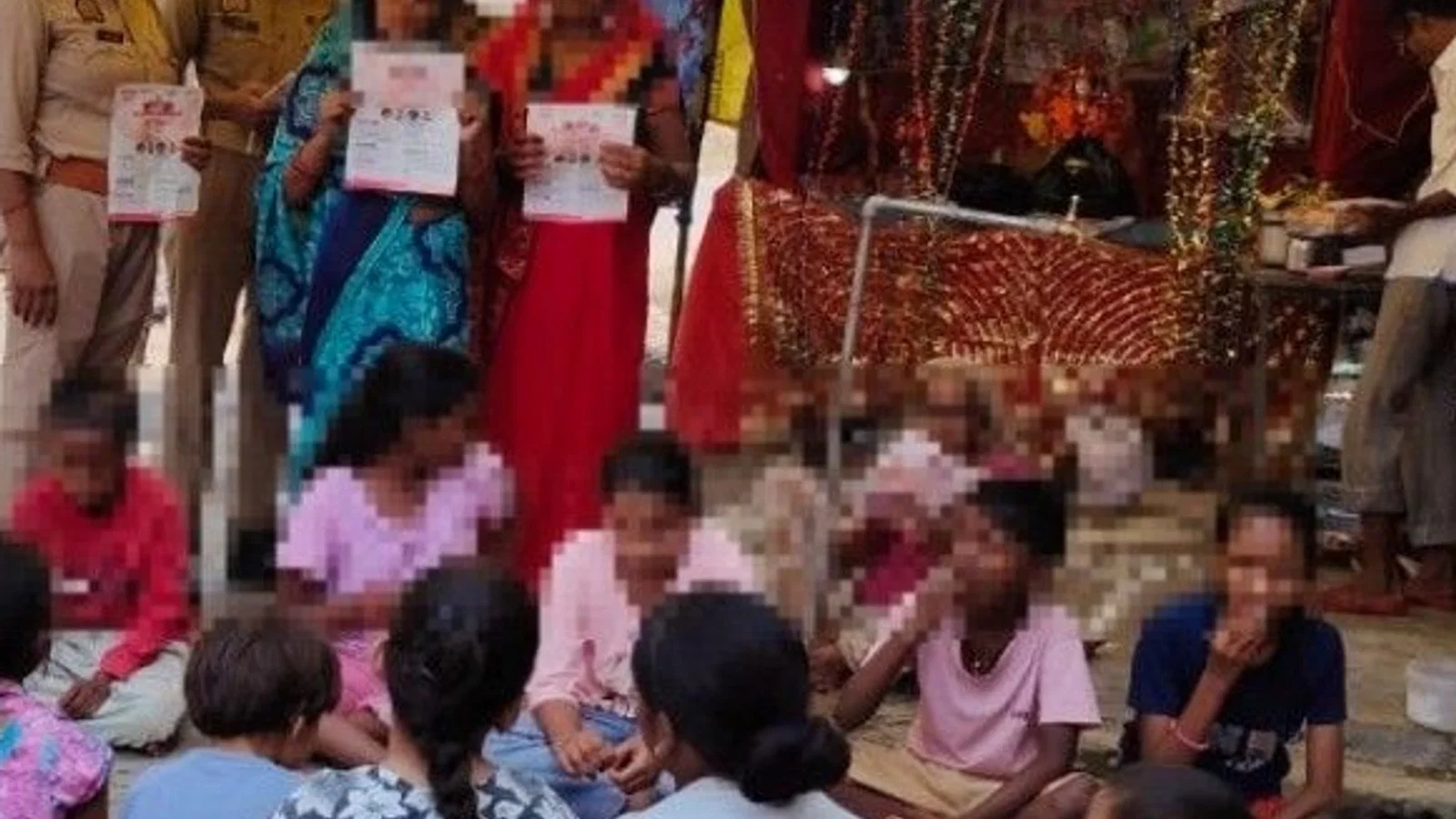 मिशन_शक्ति टीम ने दुर्गा पंडाल में महिलाओं को जागरूक किया: महिला सुरक्षा, साइबर अपराध और सरकारी योजनाओं