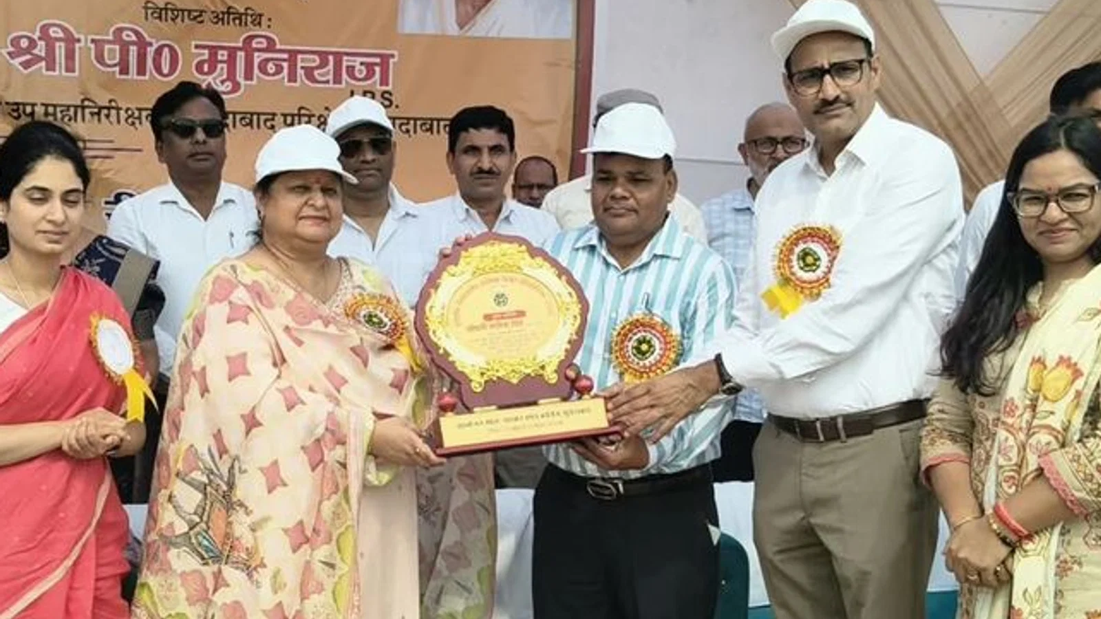 मुरादाबाद में पहली बार प्रदेश स्तरीय बालिका क्रिकेट टूर्नामेंट शुरू: मंडल आयुक्त संगीता सिंह ने ध्वजारोहण