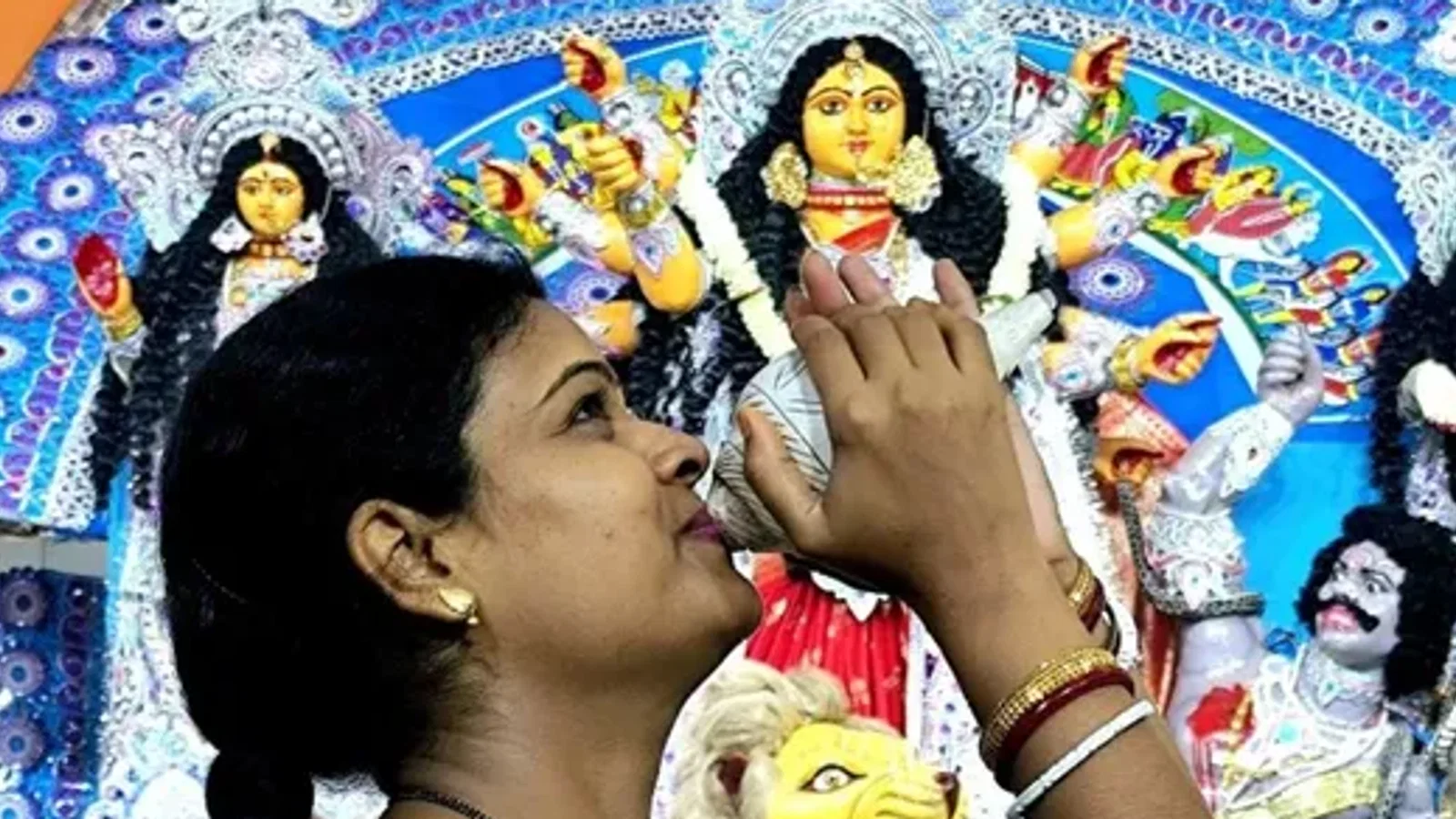 नवरात्र: ढाक की थाप से गूंजा भागलपुर! कालीबाड़ी व दुर्गाबाड़ी में खुले मां के पट, शनिवार को होगा 'केला बहू' का प्रवेश