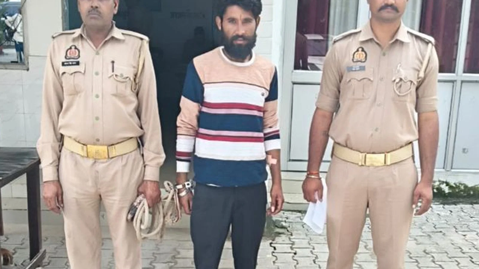 पॉक्सो एक्ट का फरार आरोपी गिरफ्तार: नखासा पुलिस ने पकड़ा, कोर्ट में होगी पेशी