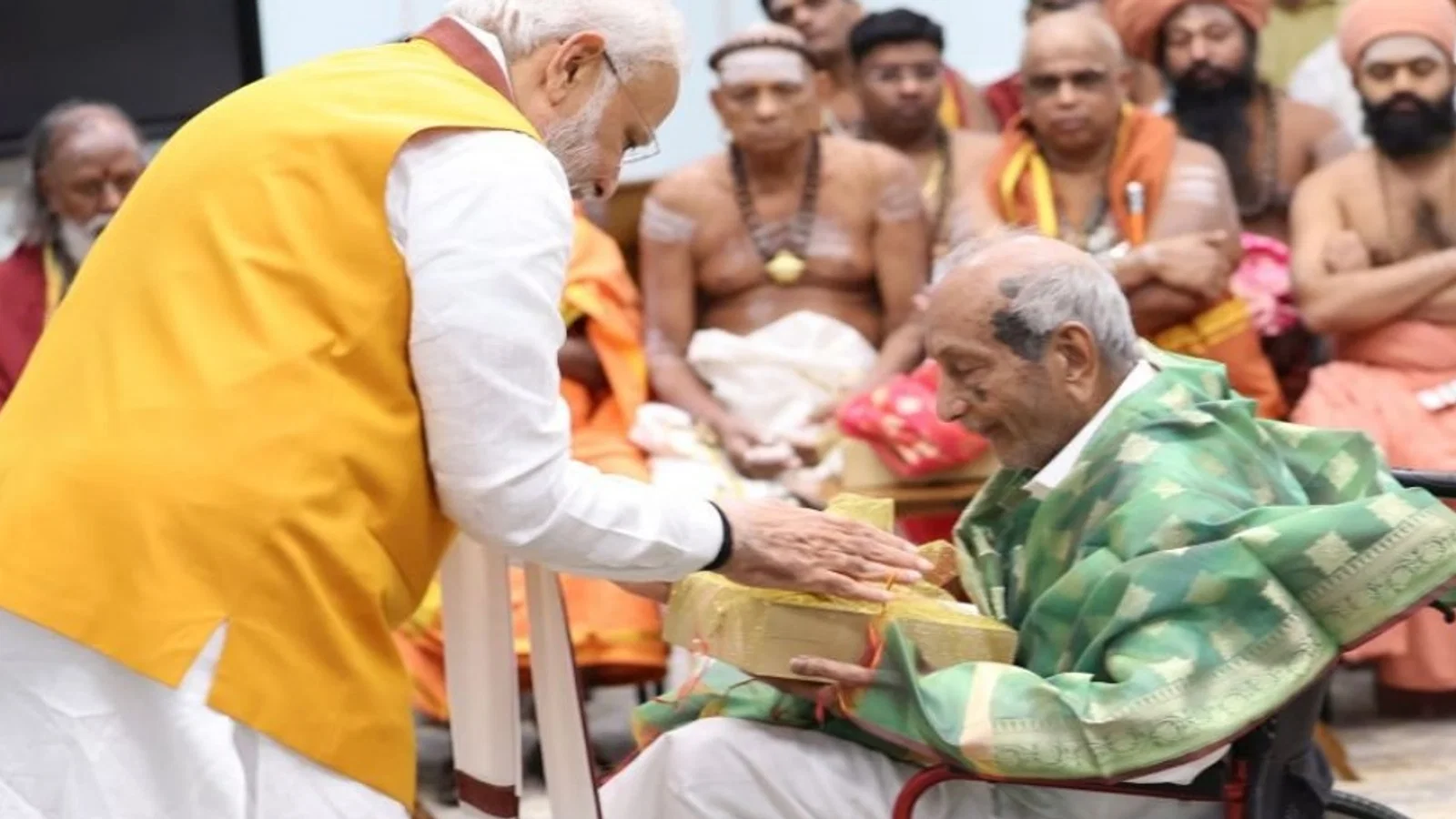 प्रधानमंत्री Modi Condoles Death of Vummidi Ethiraj, Jeweller Instrumental in Crafting 'Sengol'