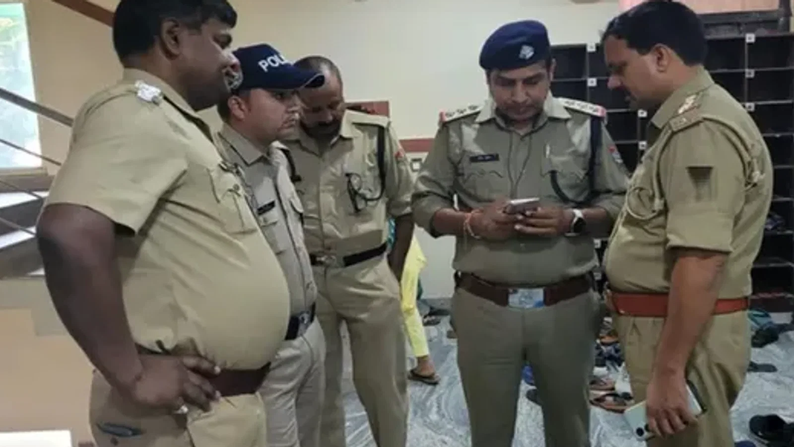 द न्यूज़ 100 डेस्क: पुणे के मंदिर के निर्माण स्थल में अंदर नाबालिग लड़की के साथ यौन उत्पीड़न, CCTV फुटेज सामने आया से जुड़ा समाचार चित्र