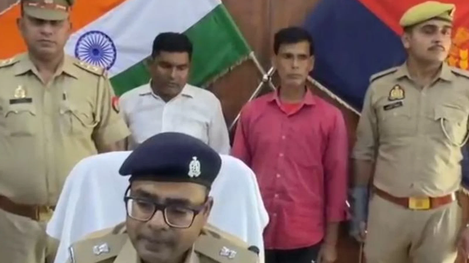 द न्यूज़ 100 डेस्क: साइबर ठगी करने वाले दो आरोपी गिरफ्तार से जुड़ा समाचार चित्र