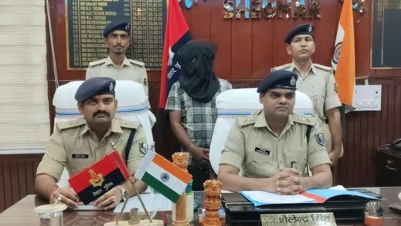 शिवहर में बड़ी वारदात की फिराक में था अविनाश! पुलिस को देखते ही भागा, तलाशी में मिली पिस्टल