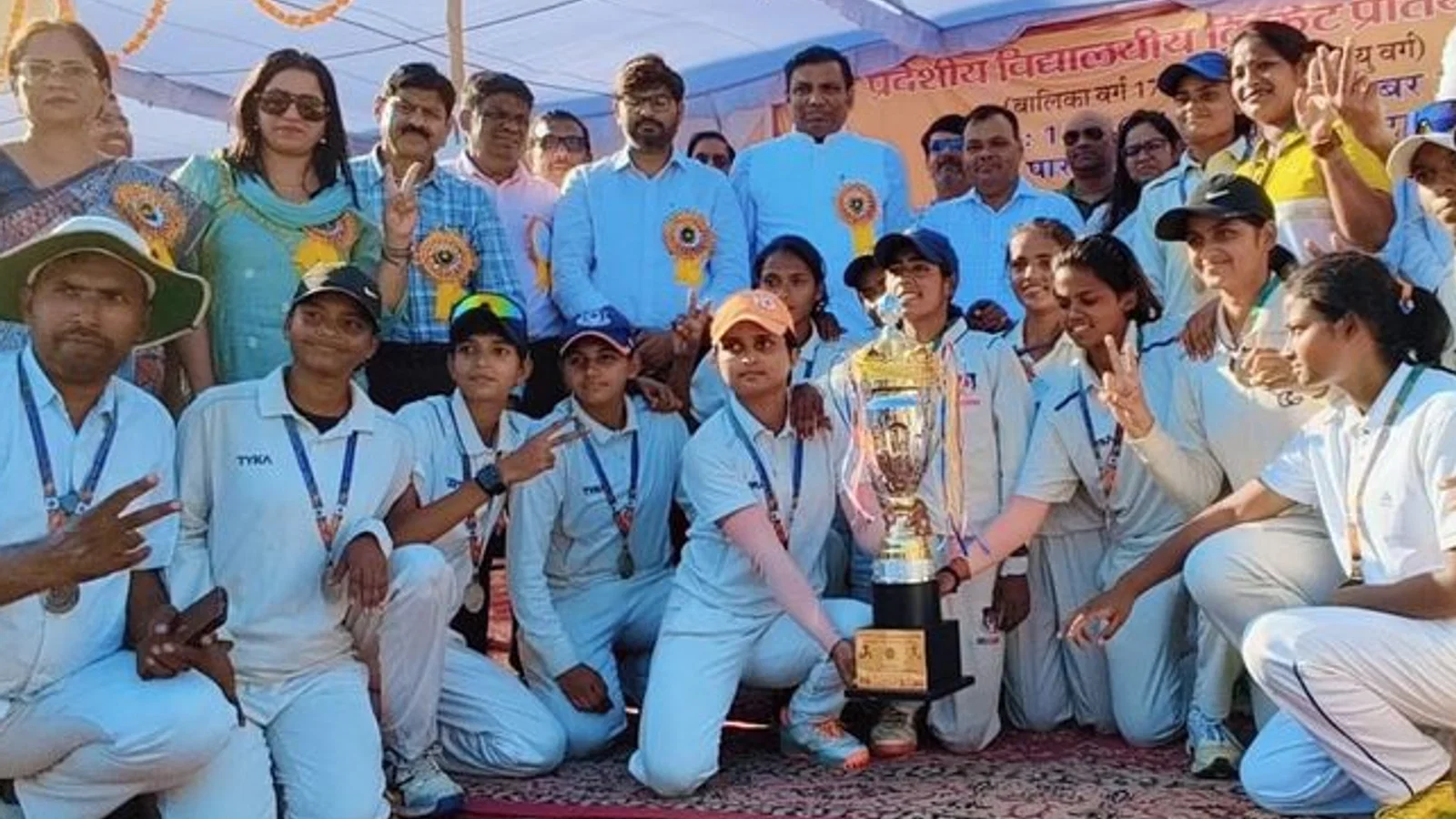 शिवांगी मौर्य ने राज्यस्तरीय क्रिकेट में जीता सिल्वर मेडल: लगातार तीन साल से स्टेट टीम में बना रहीं जगह