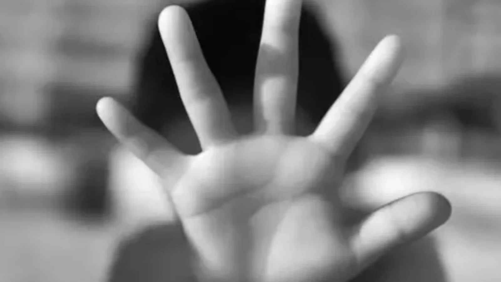 सिंगरौली में हैवानियत, खाना नहीं बना पाई 8 साल की मासूम; सौतेली मां ने प्राइवेट पार्ट में डाला गर्म चिमटा