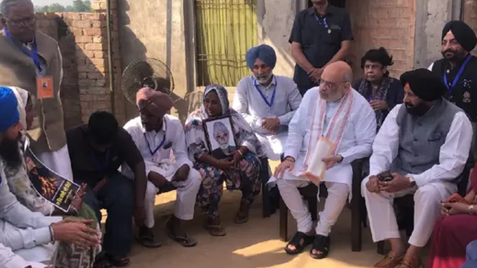 , पंजाब में गुलजार सिंह के घर पहुंचे अमित शाह; ध्यान से सुनीं परिवार की बातें
