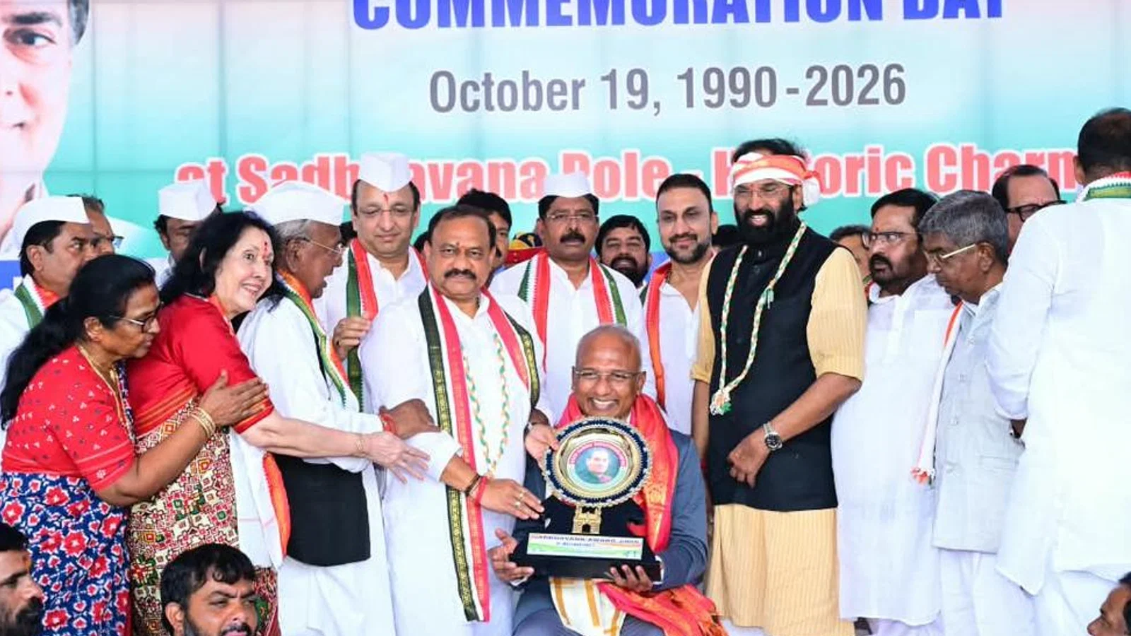 Tributes paid to Rajiv Gandhi recalling his communal peace rally at Charminar