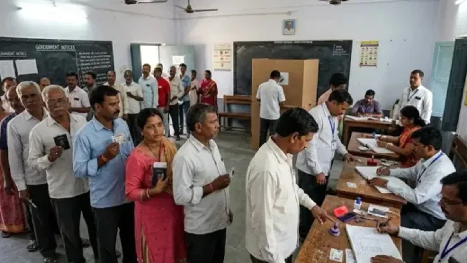 उत्तर प्रदेश MLC Election 2026: वोटर आईडी न होने पर भी कर सकेंगे मतदान, अपने पास रखें 11 में से कोई भी एक दस्तावेज