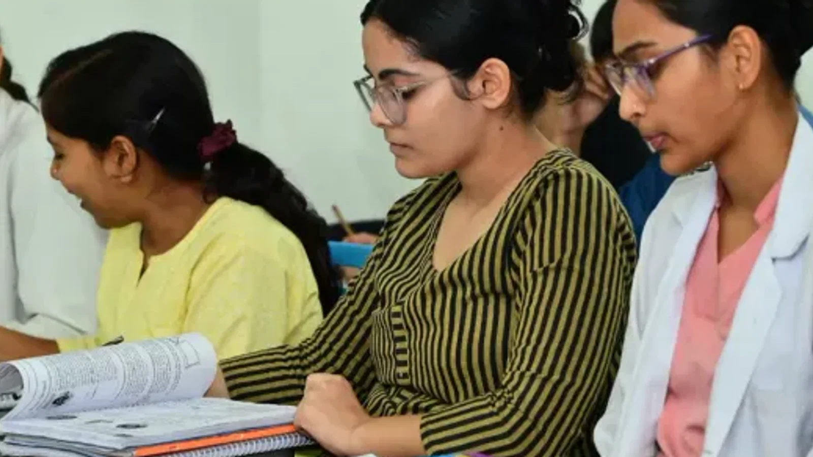 द न्यूज़ 100 डेस्क: उत्तराखंड में नर्सिंग शिक्षा का नया दौर, बढ़ीं 321 सीटें, तीन नए राजकीय कालेज खुले से जुड़ा समाचार चित्र